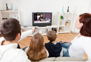 Images-Articles--3339-Family-Watching-TV