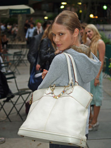 model-handbag