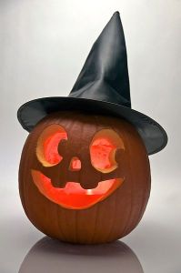 399px-Halloween_pumpkin_witch_hat_-_Evan_Swigart