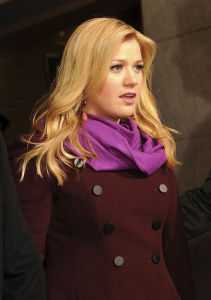 640px-Kelly_Clarkson_57th_Presidential_Inauguration-cropped